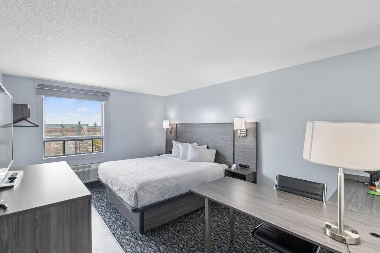Emerald Hotel & Suites Calgary Airport المظهر الخارجي الصورة