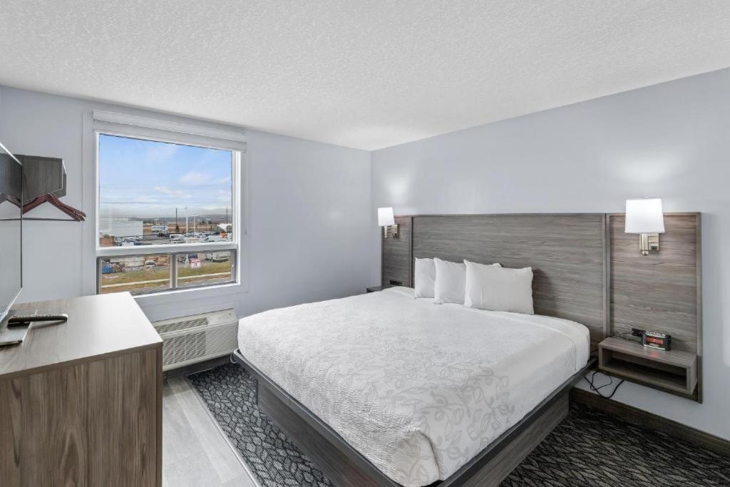 Emerald Hotel & Suites Calgary Airport المظهر الخارجي الصورة